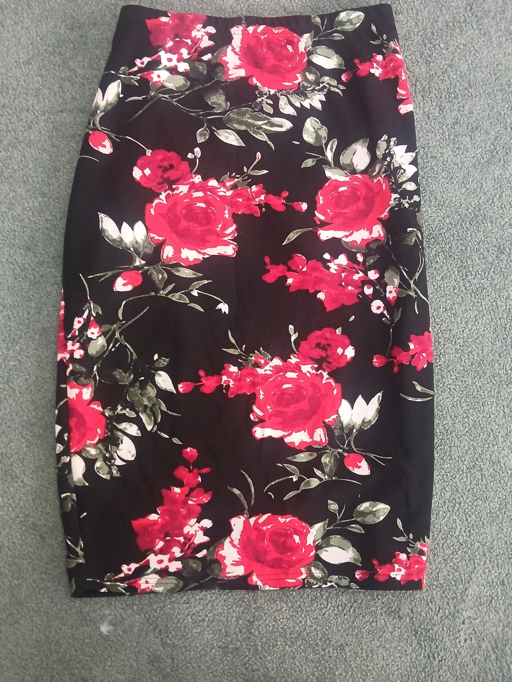 SHEIN Curve 1XL Black Pencil Skirt with Red Rose Print